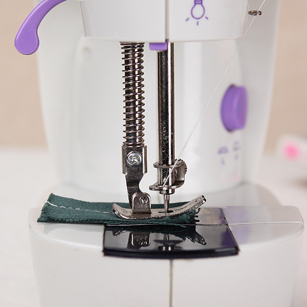 2015 new portable home handwork electric mini sewing machine with led light