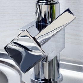 single handle chrome centerset led kitchen pull out sink faucet